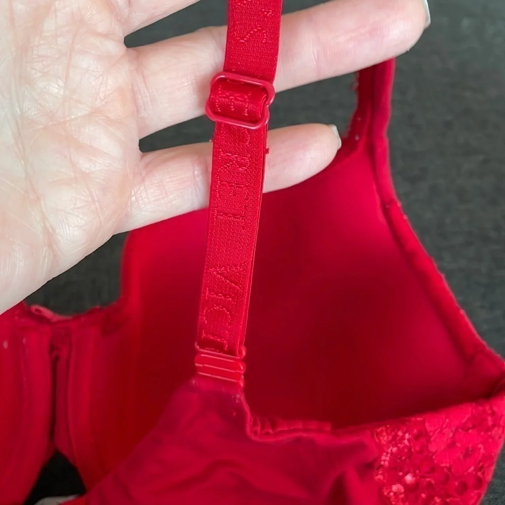 Victoria’s Secret sz 34 D lined perfect coverage red lace bra underwire WL71